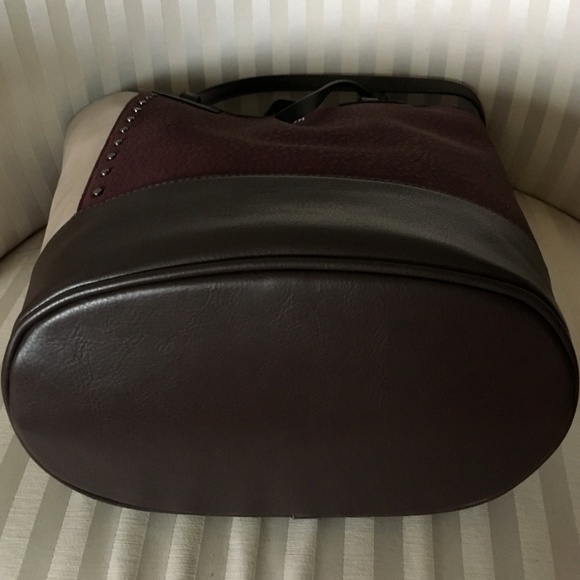 Reaction Kenneth Cole Greenwich Tote - Picture 6 of 7